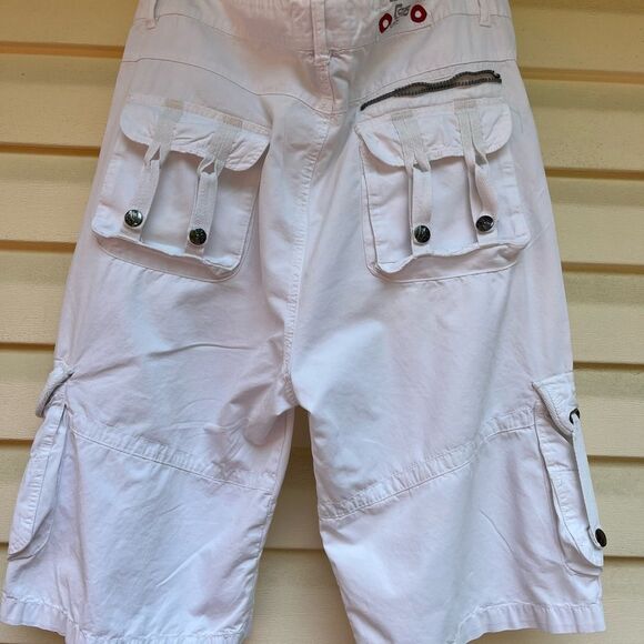 GS115 Jeans white knee length shorts, front zipper, pockets, snaps, flaps, 36 - Picture 3 of 10